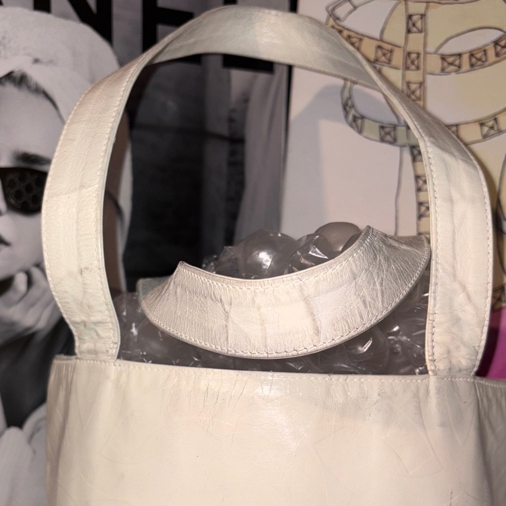 Chanel leather White Women's Tote Bag - Picture 10 of 16